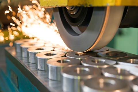 Hoàn Thiện Sản Phẩm Sau Gia Công: Vai Trò Của Mài, Bắn Cát và Đánh Bóng